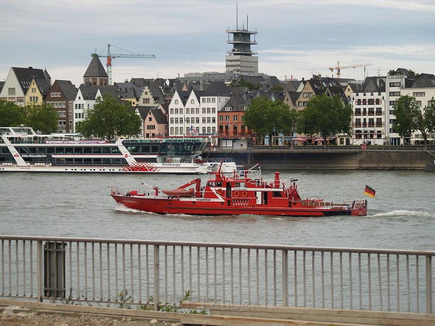 Feuerloeschboot 10-2      P003.JPG